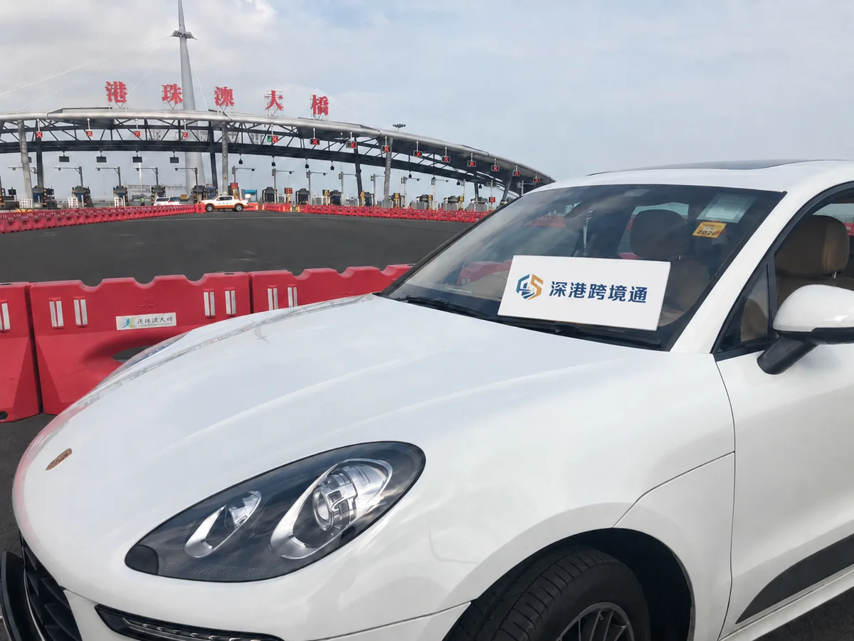 港珠澳大橋試橋期間車輛通行現場
